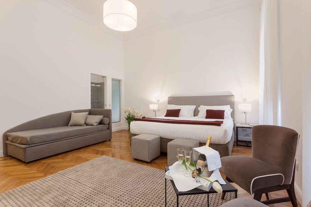 504 Corso Suites 14