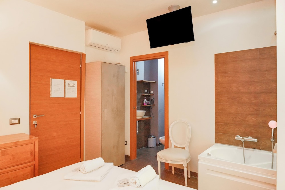 Aida Charming Rooms 17