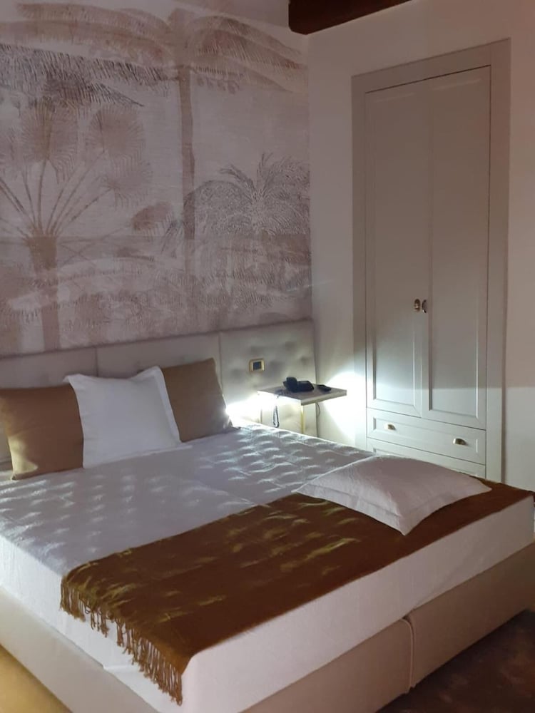 Condotti Rooms 15