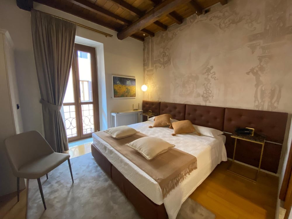 Condotti Rooms 16