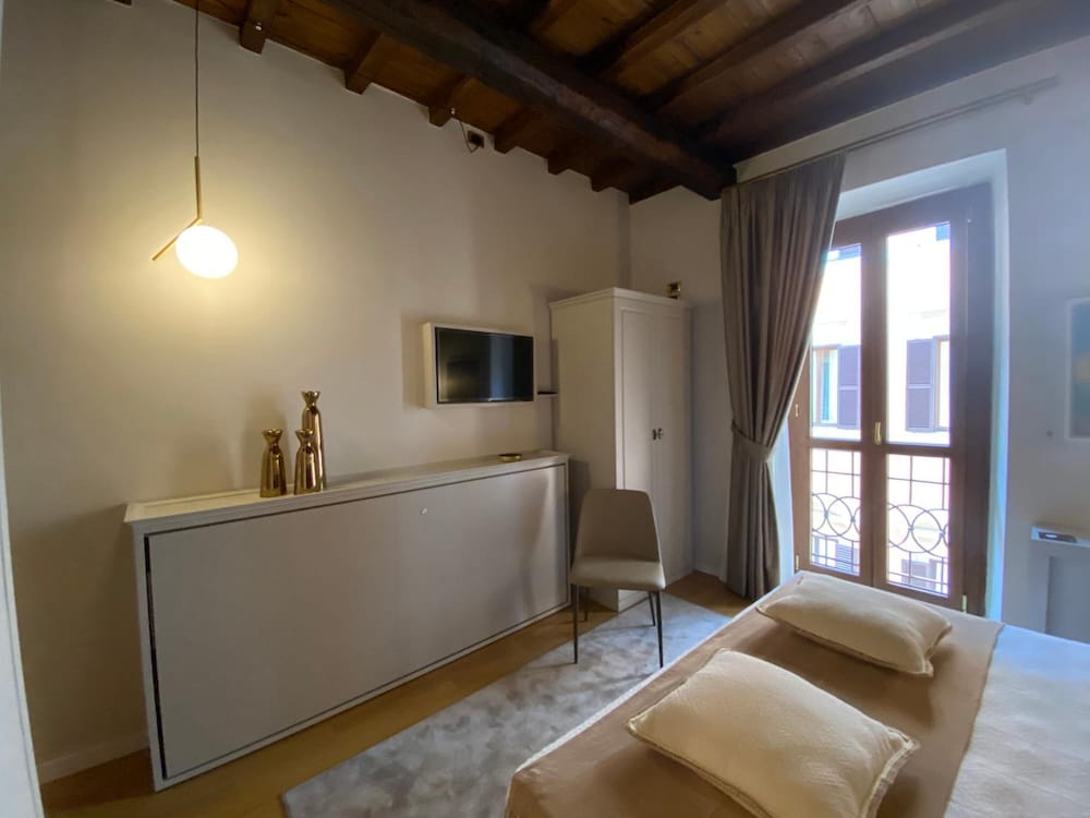 Condotti Rooms 18