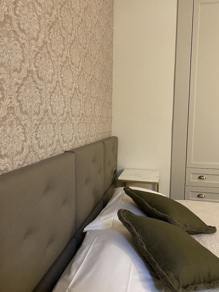 Condotti Rooms 12