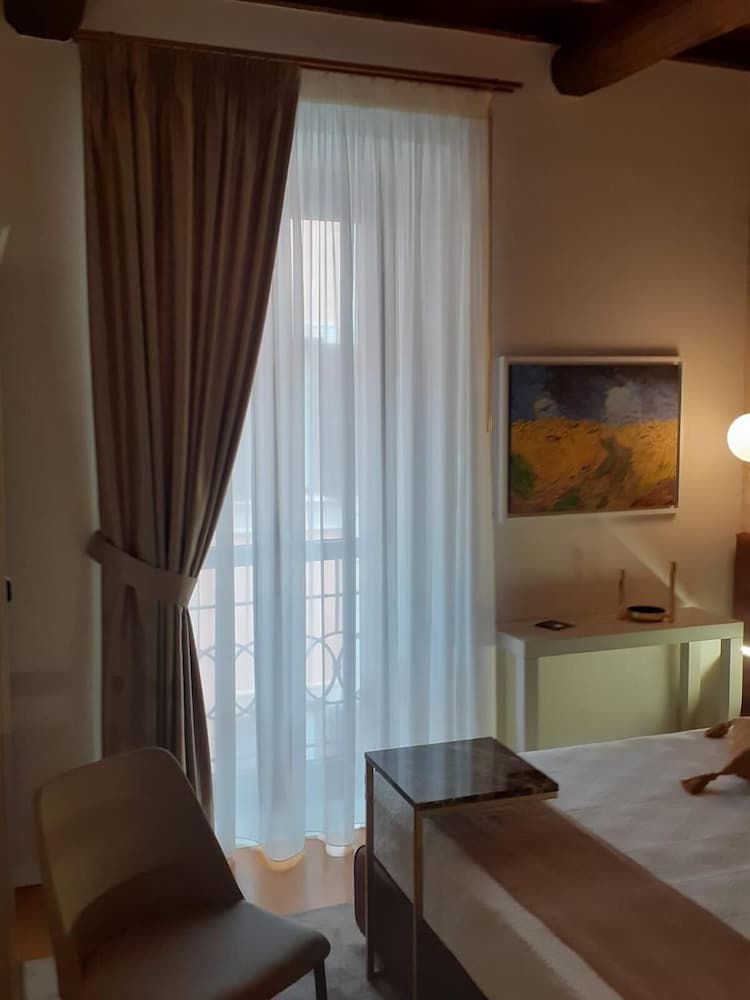 Condotti Rooms 14
