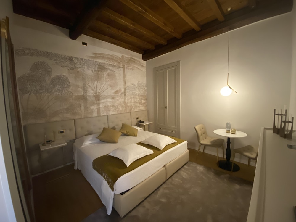 Condotti Rooms 8