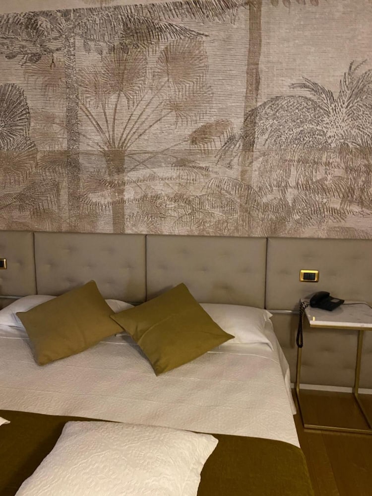 Condotti Rooms 17