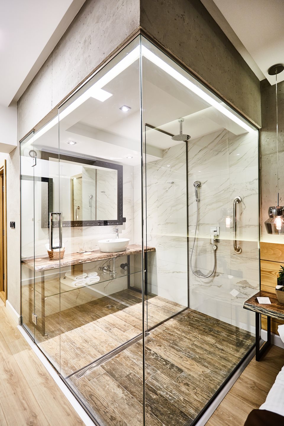 One Luxury Suites 13