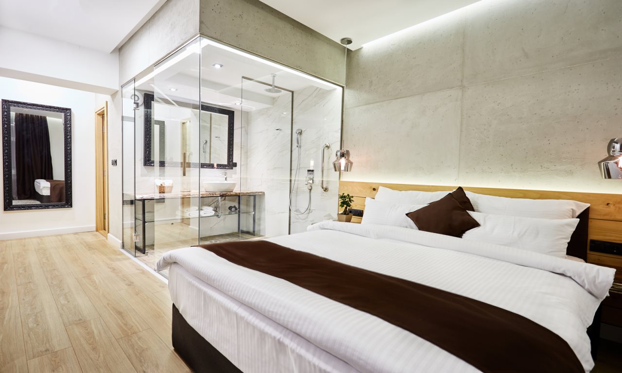 One Luxury Suites 14