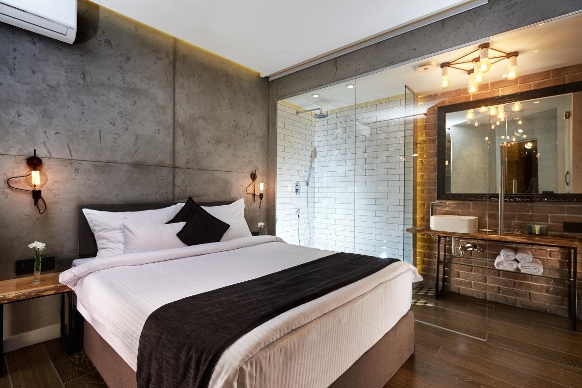 One Luxury Suites 21