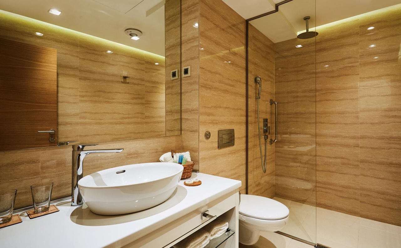 One Luxury Suites 5