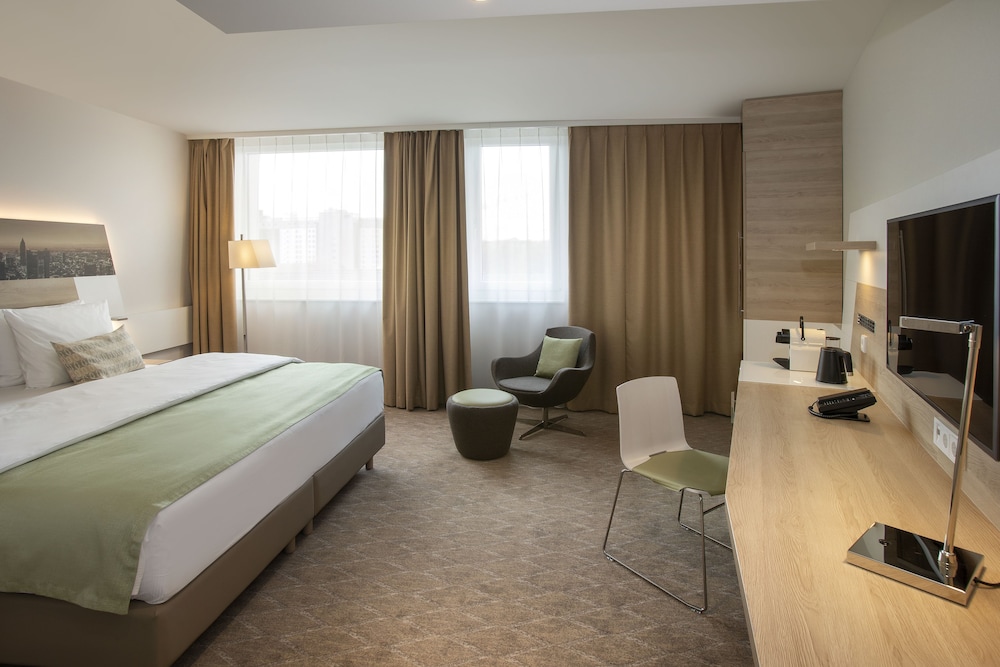Holiday Inn Frankfurt Airport 13
