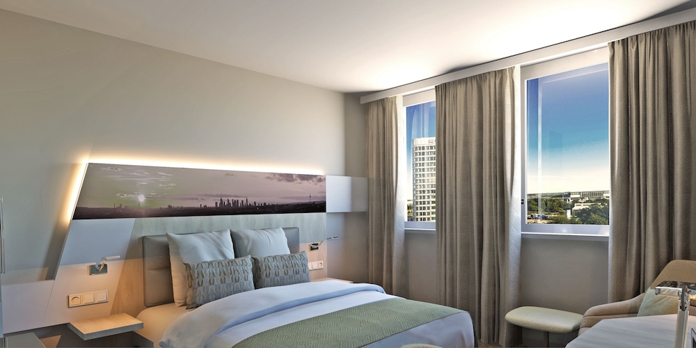 Holiday Inn Frankfurt Airport 5