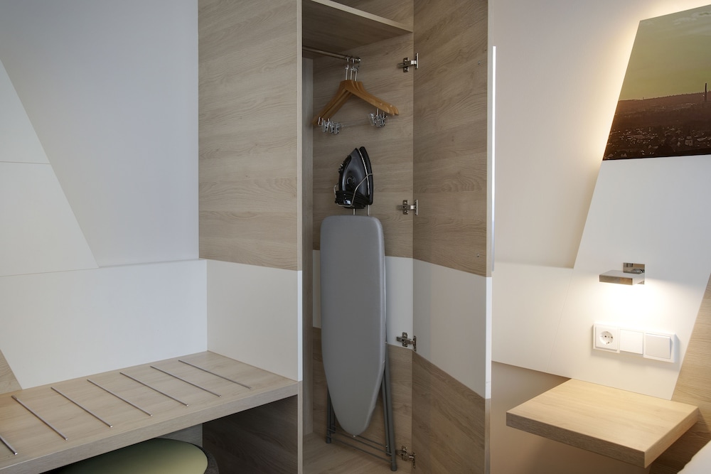 Holiday Inn Frankfurt Airport 11