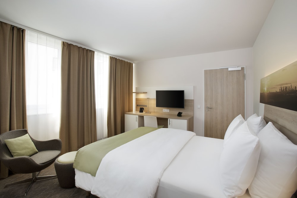 Holiday Inn Frankfurt Airport 12