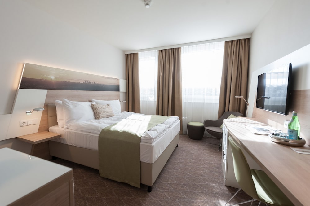 Holiday Inn Frankfurt Airport 6