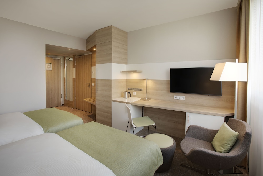 Holiday Inn Frankfurt Airport 10