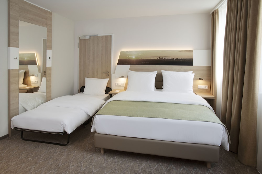 Holiday Inn Frankfurt Airport 21