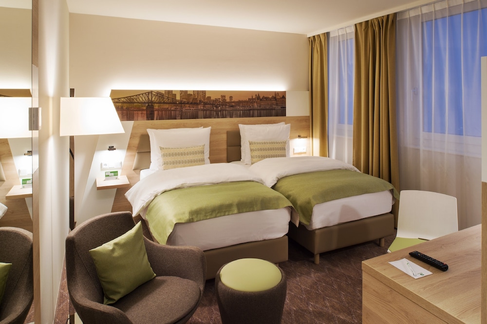 Holiday Inn Frankfurt Airport 16