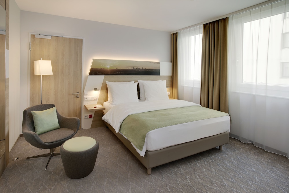 Holiday Inn Frankfurt Airport 14