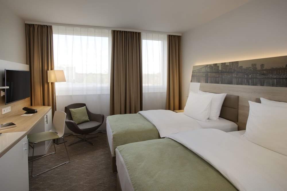 Holiday Inn Frankfurt Airport 23