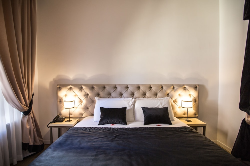 Chic & Town Luxury Rooms 13