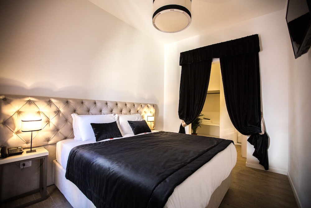 Chic & Town Luxury Rooms 17