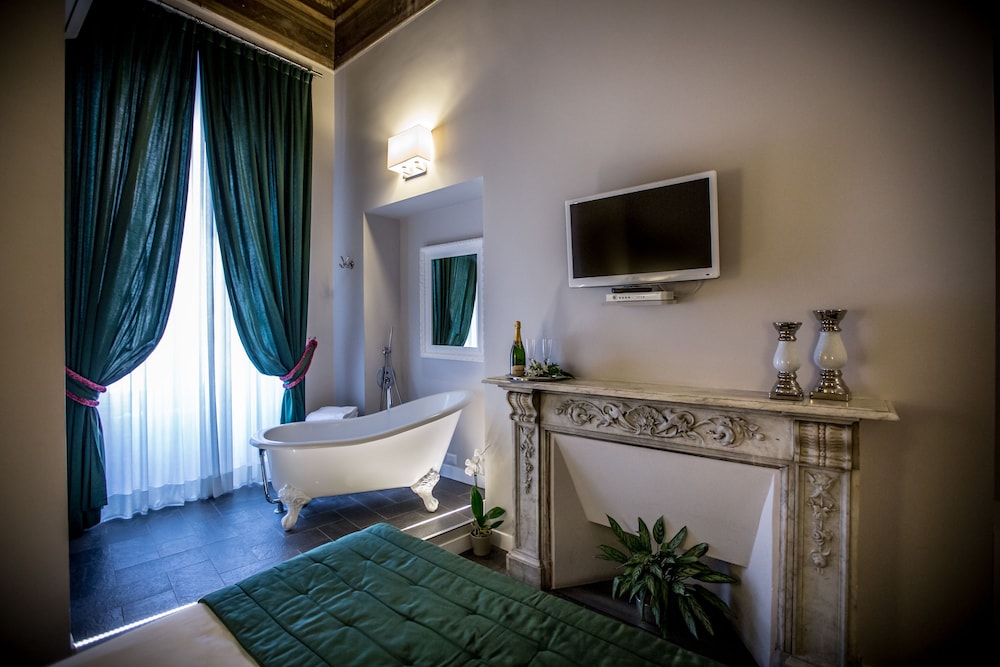 Chic & Town Luxury Rooms 3