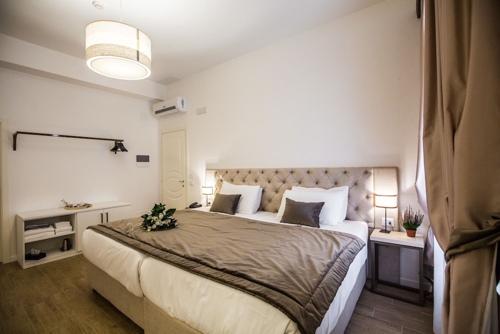 Chic & Town Luxury Rooms 16