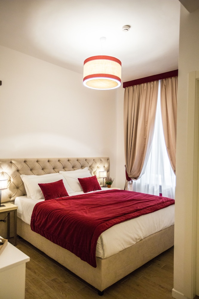 Chic & Town Luxury Rooms 23