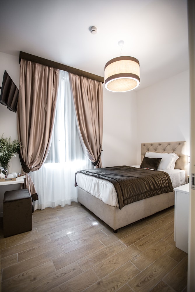 Chic & Town Luxury Rooms 15