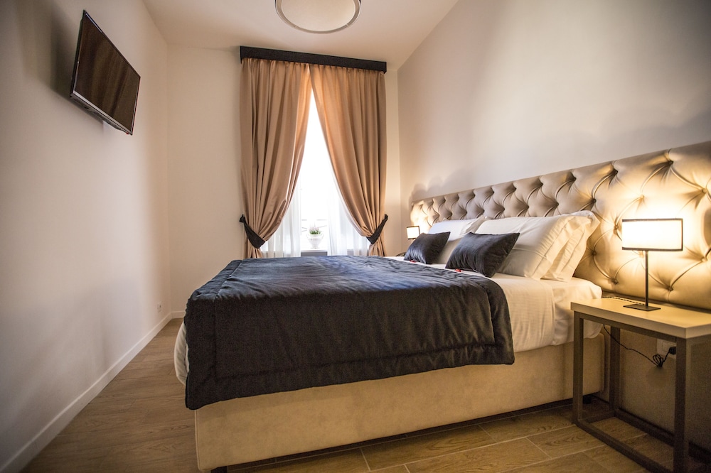 Chic & Town Luxury Rooms 12