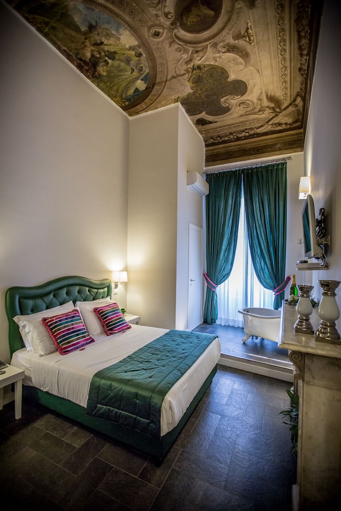 Chic & Town Luxury Rooms 9