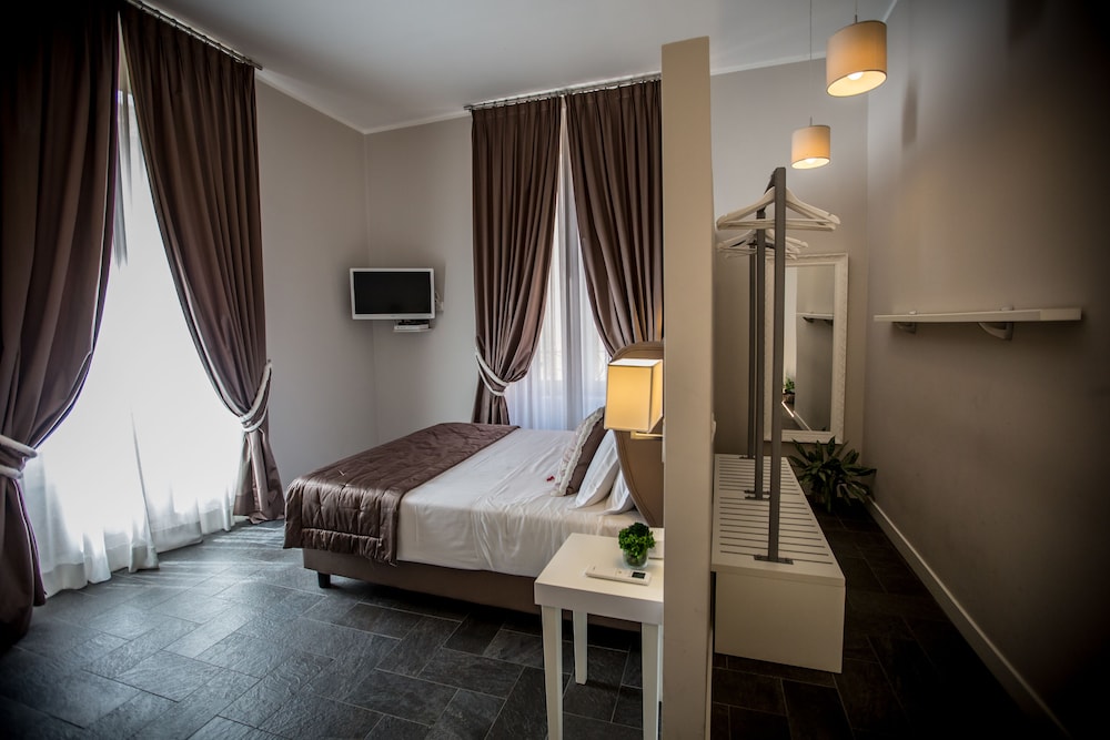Chic & Town Luxury Rooms 7