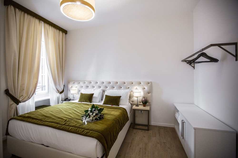 Chic & Town Luxury Rooms 18