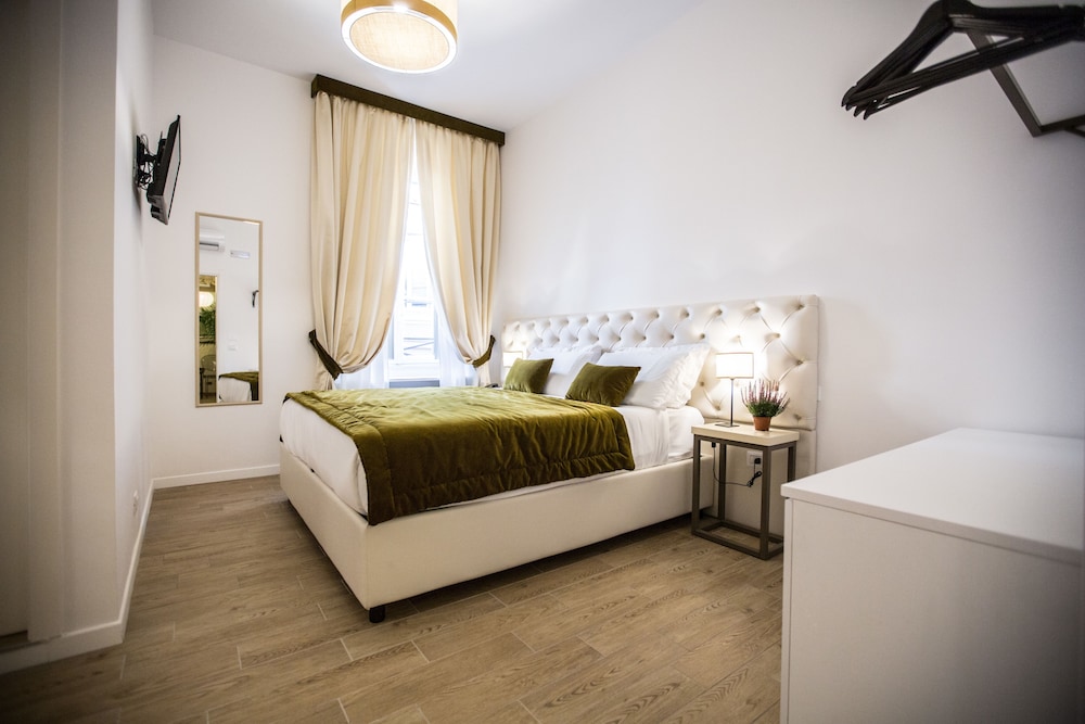 Chic & Town Luxury Rooms 11