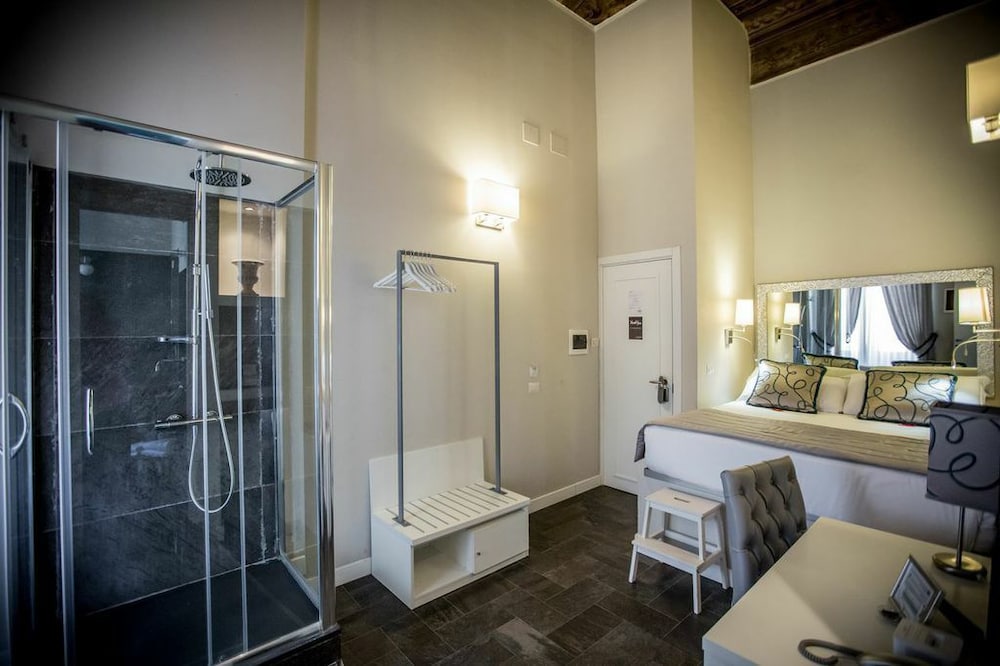 Chic & Town Luxury Rooms 5
