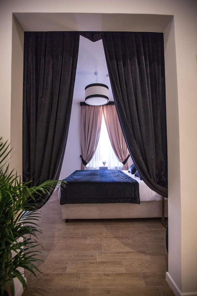 Chic & Town Luxury Rooms 19