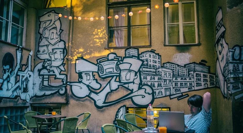 Clown and Bard Hostel 16