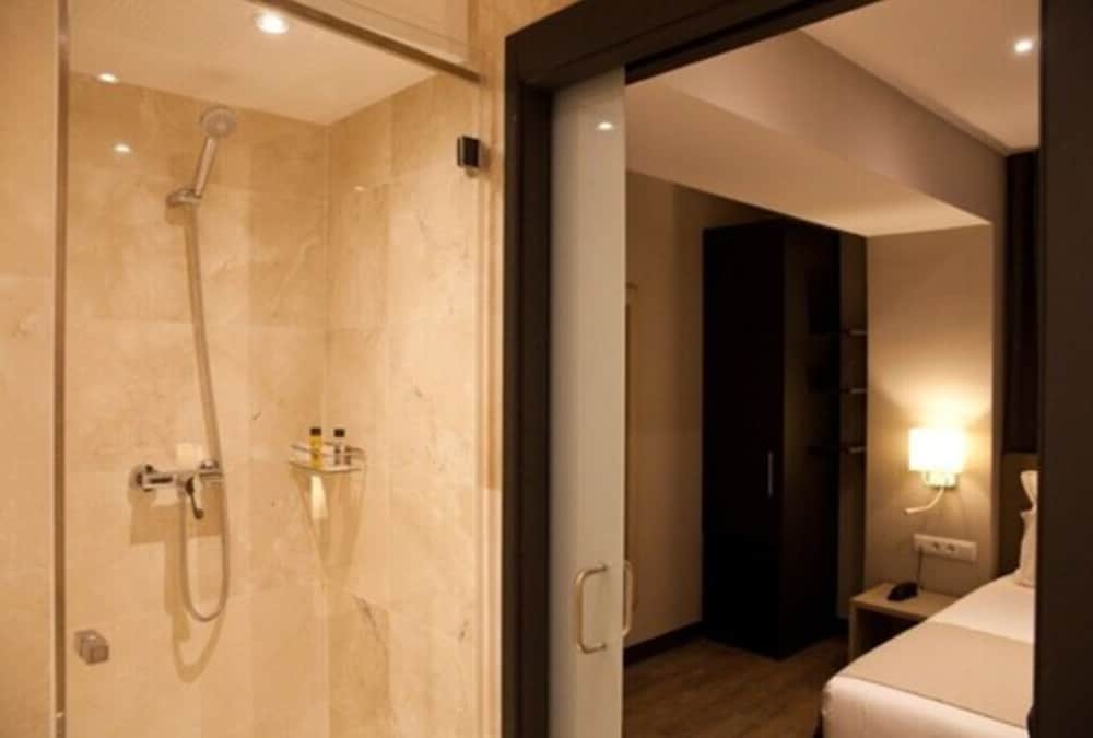 May Ramblas Hotel 12