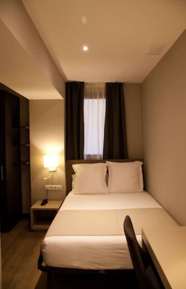 May Ramblas Hotel 11