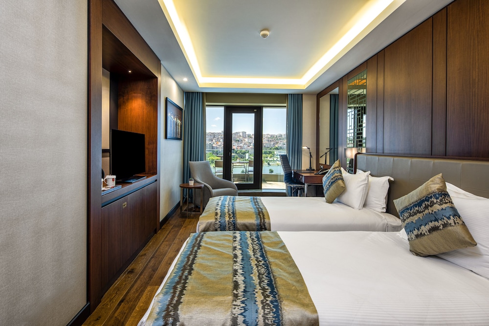 Arise Hotel Golden Horn 13