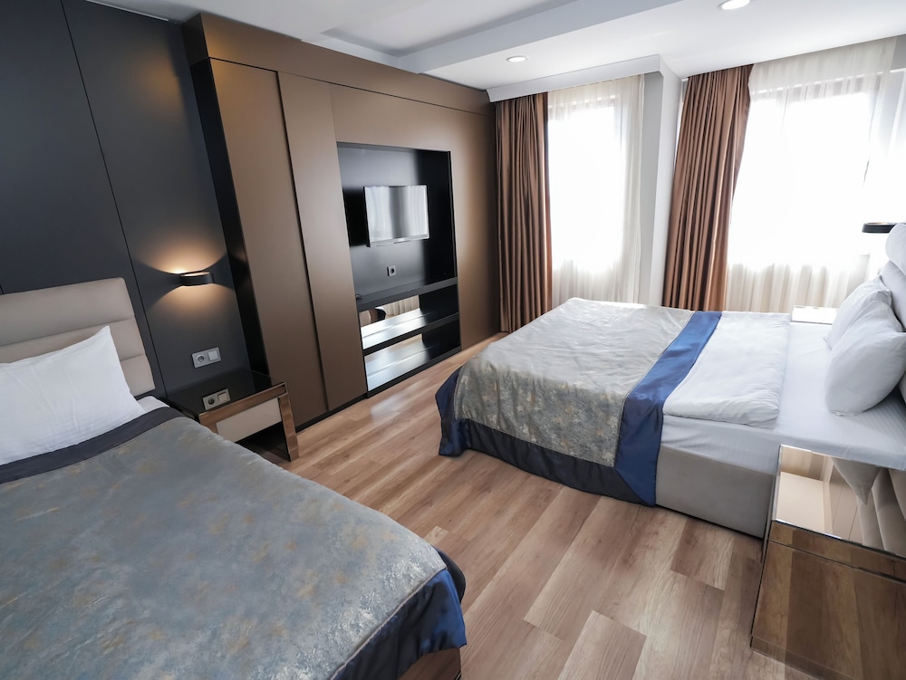 A Palace Hotel & Suites 24