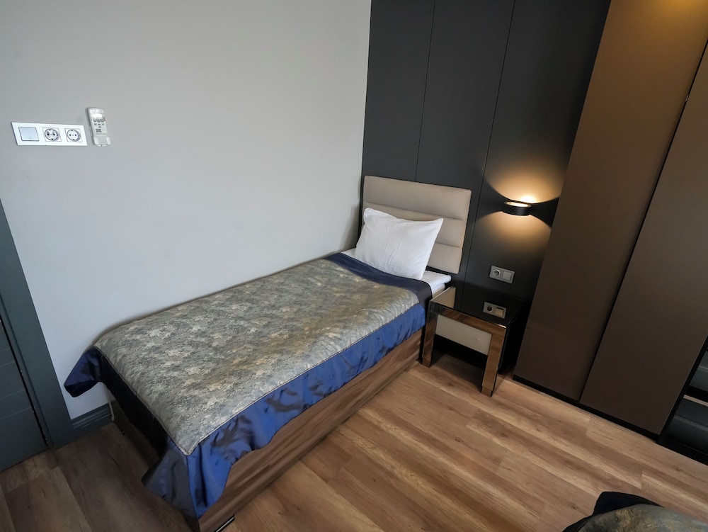 A Palace Hotel & Suites 20