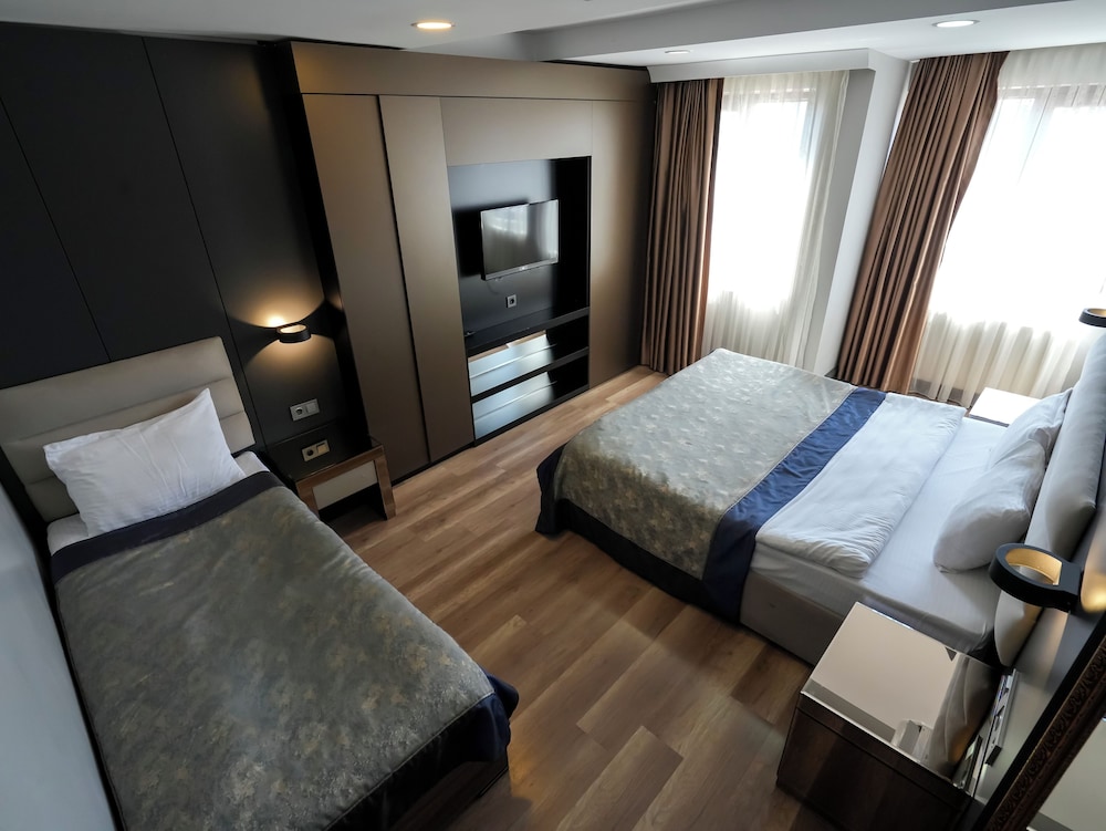 A Palace Hotel & Suites 21