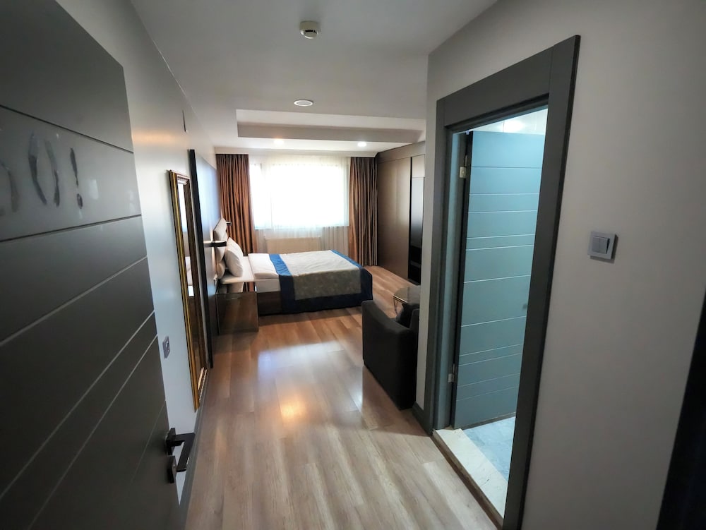 A Palace Hotel & Suites 12