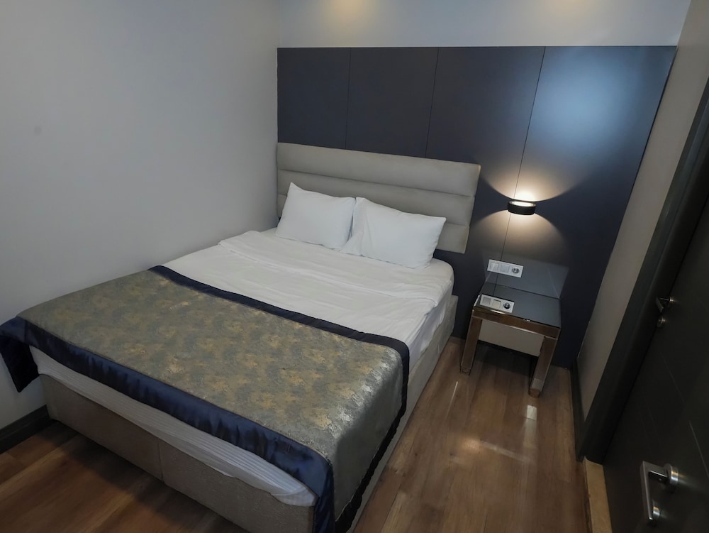 A Palace Hotel & Suites 15