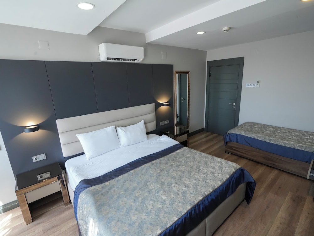 A Palace Hotel & Suites 17