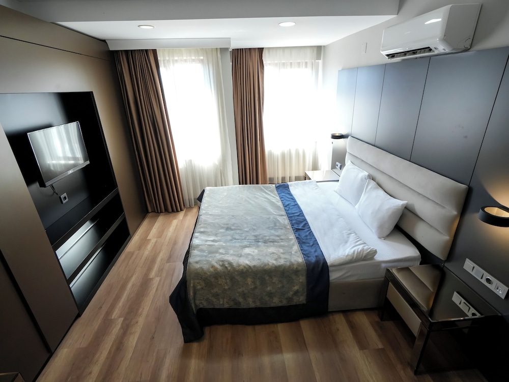 A Palace Hotel & Suites 23