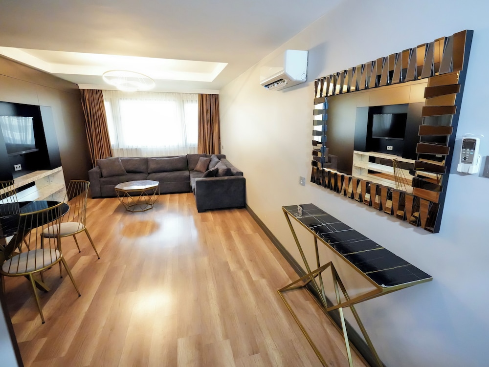 A Palace Hotel & Suites 13