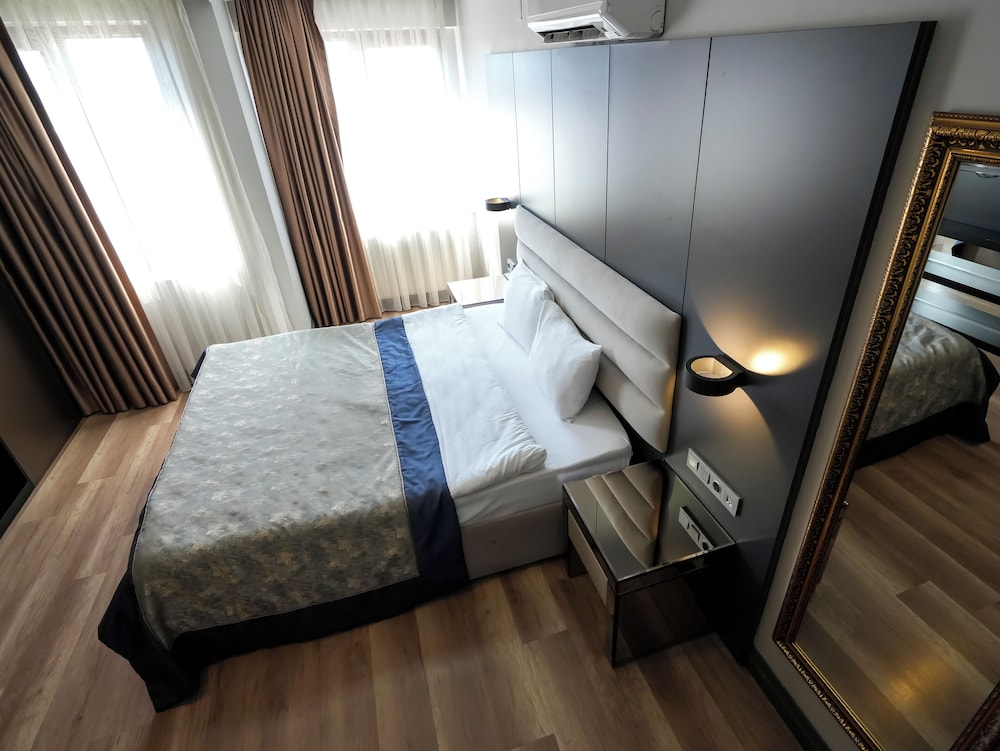 A Palace Hotel & Suites 22