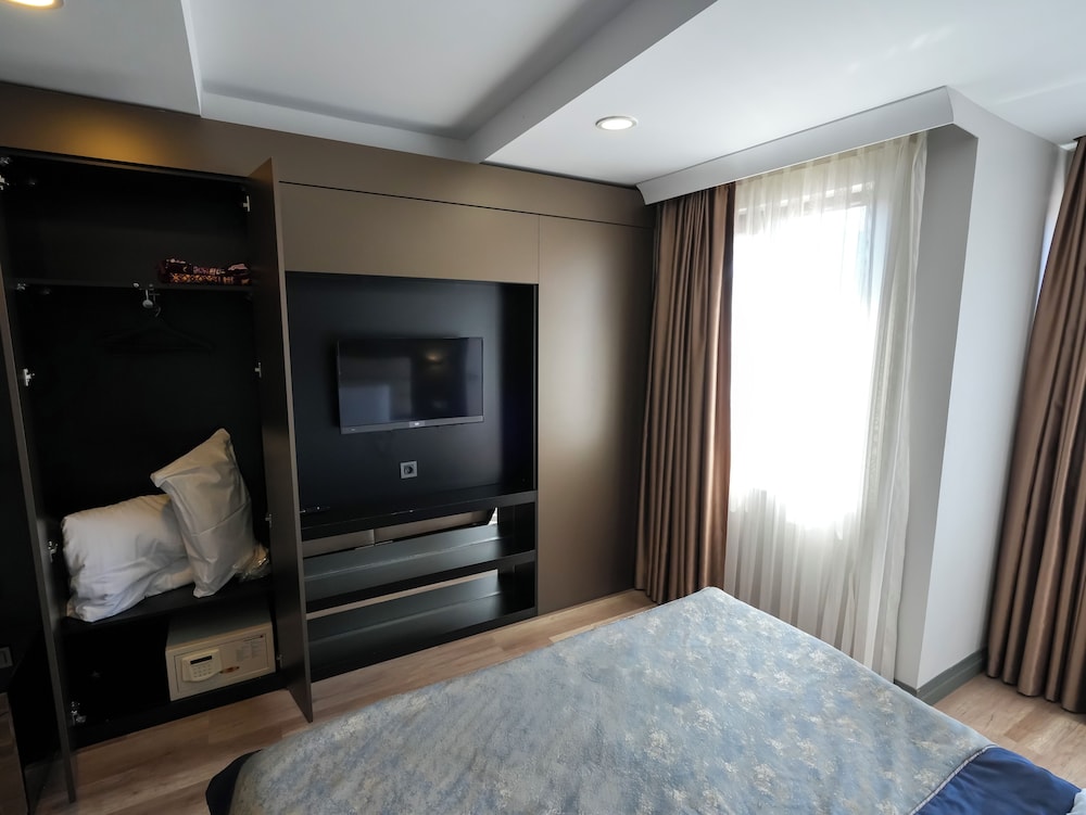 A Palace Hotel & Suites 19